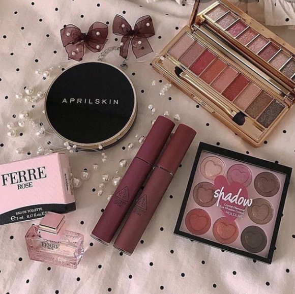 Makeup. - Picture 2 of 5